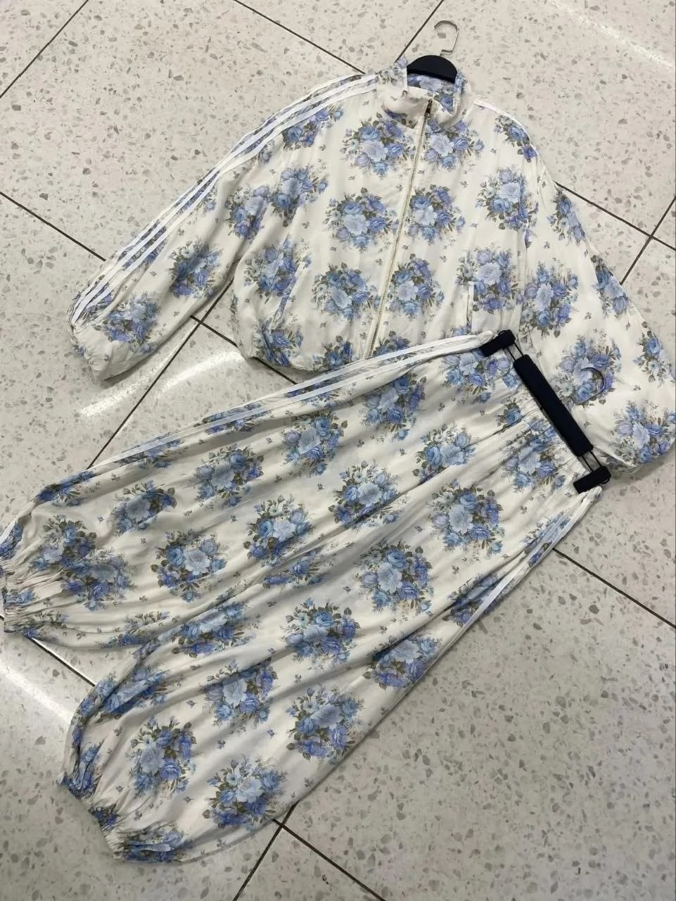 спортивные костюмы,комплект костюм,женские костюмы,стильные женские костюмы,костюм с принтом