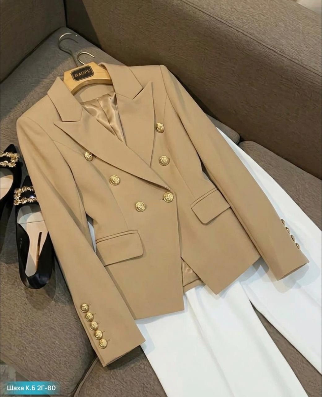 блейзер женский двубортный,женский двубортный пиджак,двубортный блейзер,двубортные костюмы,двубортный жакет