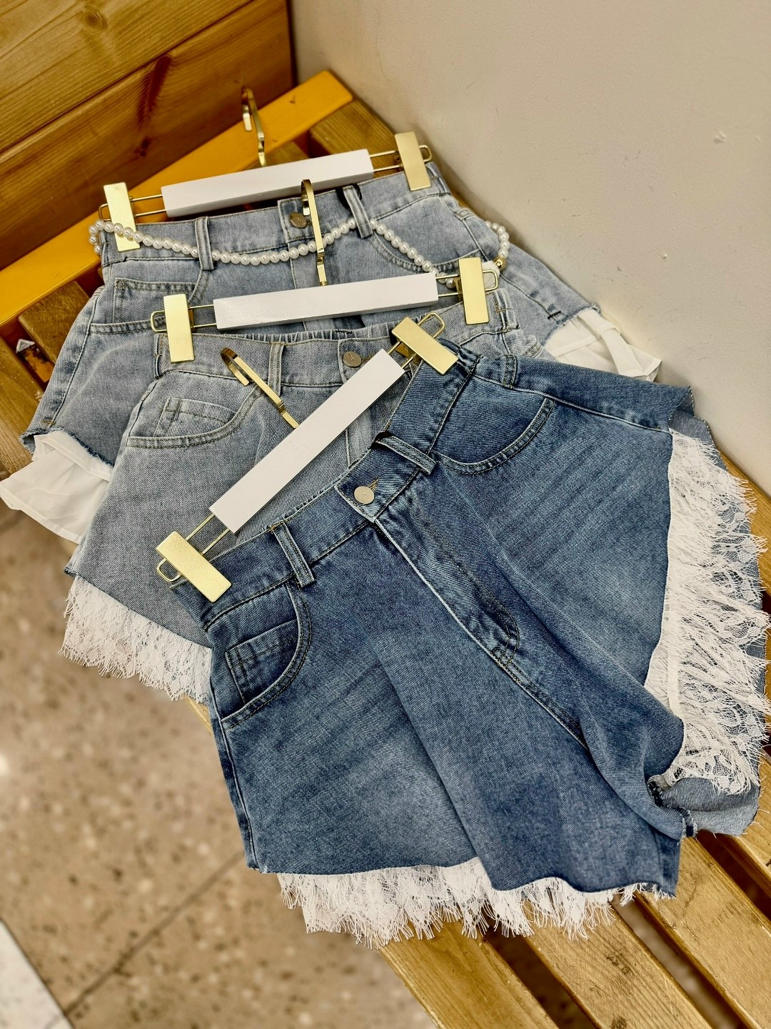 шорты женские джинсовые,джинсовые шорты,голубые джинсовые шорты женские,женские джинсовые шорты с высокой талией,джинсовые шорты с бахромой
