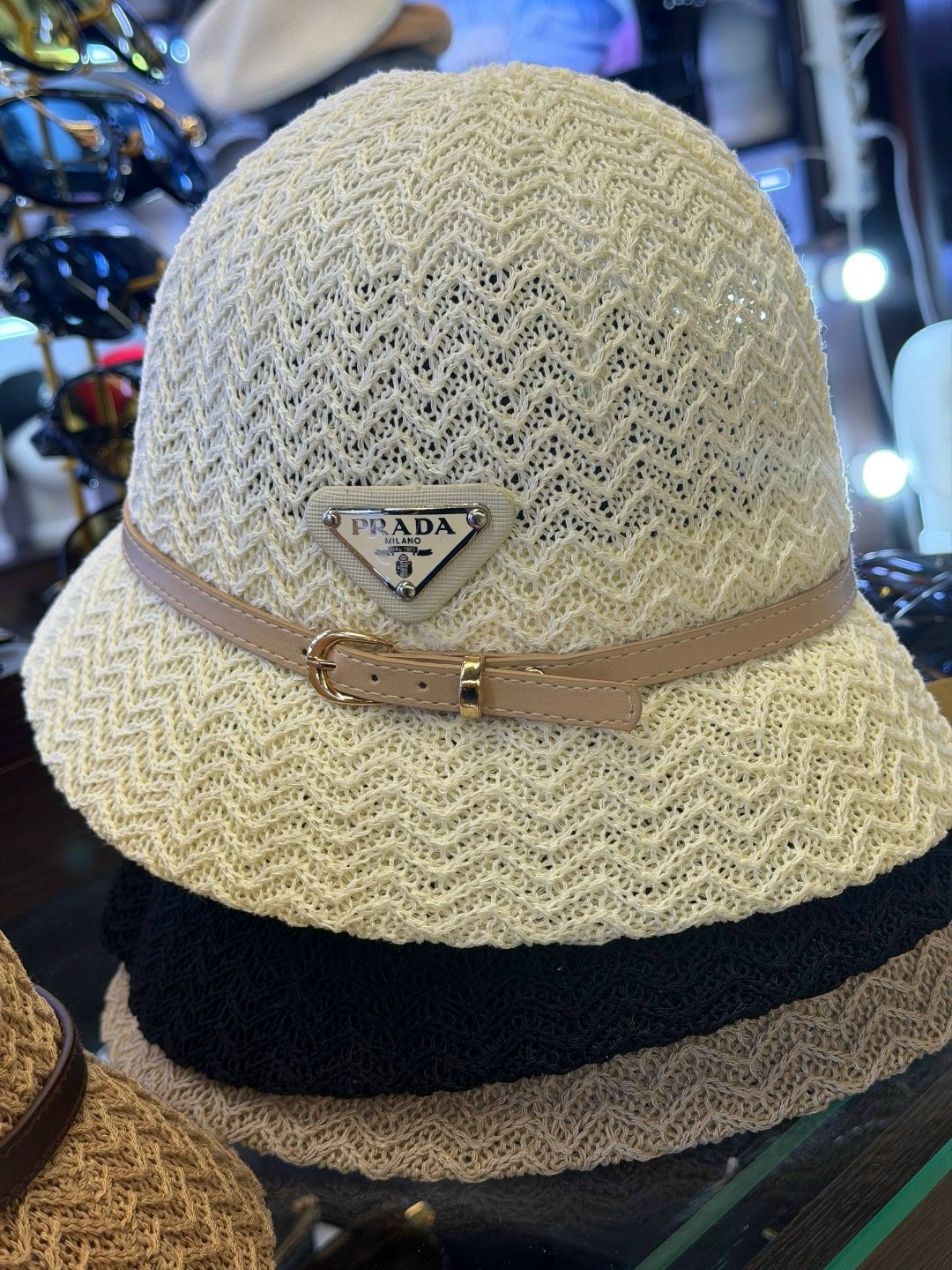 модная шляпка,модные головные уборы,стильная одежда,модная шапка,девушка