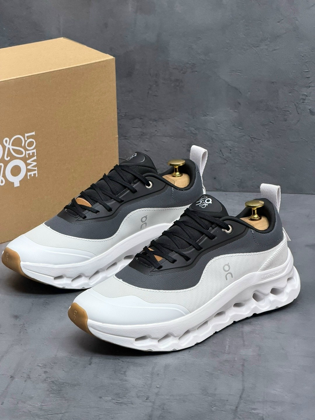 кроссовки cloudtilt 2. 0 из коллаборации с loewe on running серый,кроссовки loewe,кроссовки cloudtilt 2 tan white gum из коллаборации с loewe on running,on cloud x loewe 9848 повседневные кроссовки,on