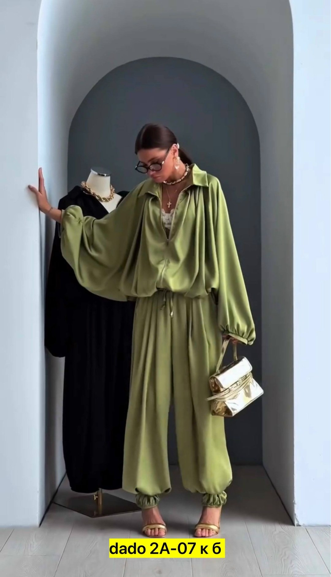 брючный атласный костюм,брючный костюм,шелковый костюм,костюм брючный шелковый,шелковый костюм женский