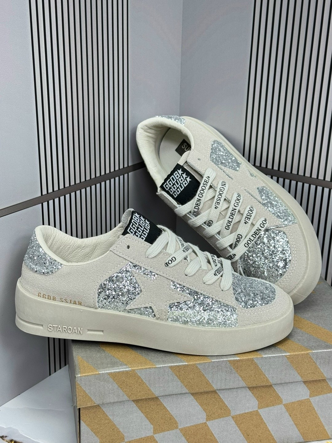 ,golden goose кеды hi star с блестками белый,golden goose hi star glitter sneakers,golden goose silver glitter hi star sneakers,кеды golden goose женские