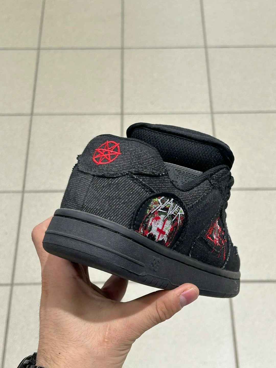 кроссовки slayer,кроссовки slayer court graffik dc shoes,кроссовки dc shoes court graffik,кроссовки dc slayer court graffik,dc x slayer ct graffik shoes black black red