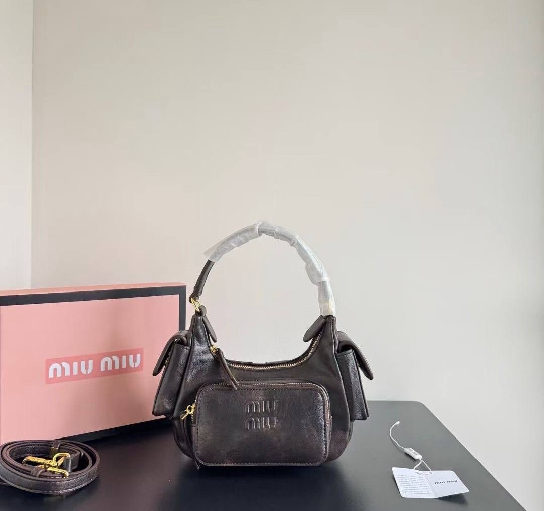 miu miu сумка на плечо,miu miu сумка,сумка женская miu miu,сумка miumiu,сумка