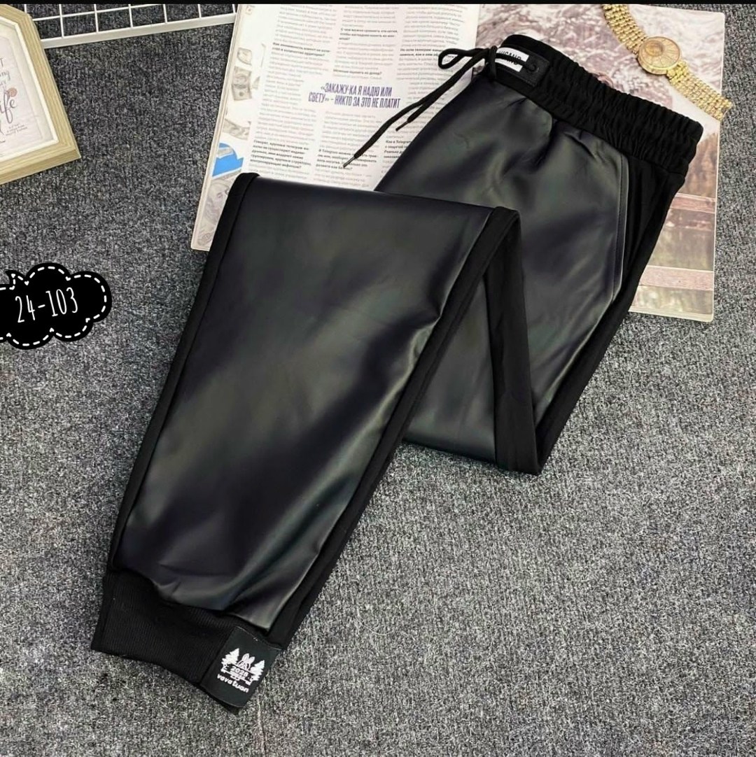 брюки джоггеры из экокожи,комбинированные брюки кожа и трикотаж,джоггеры кожаные,брюки джоггеры кожаные,джоггеры женские