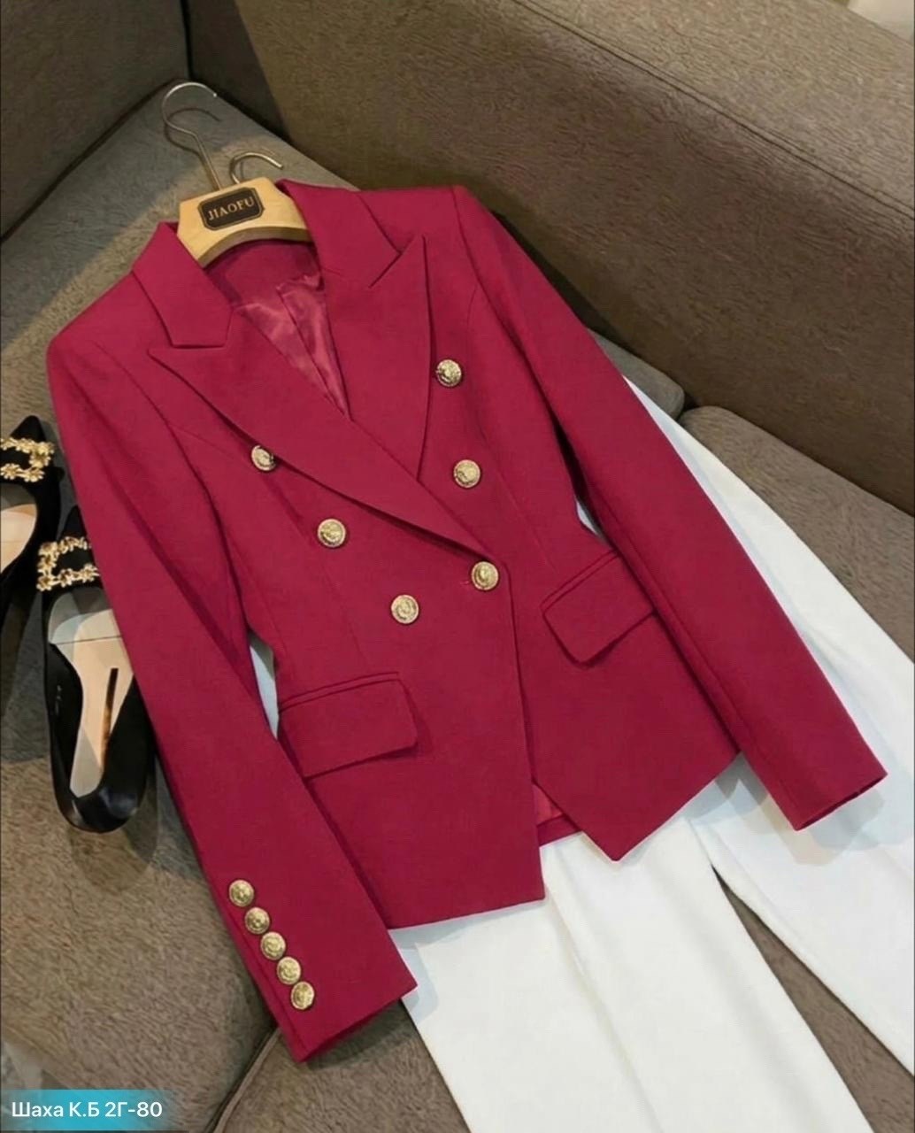 блейзер женский двубортный,женский двубортный пиджак,двубортный блейзер,двубортные костюмы,двубортный жакет