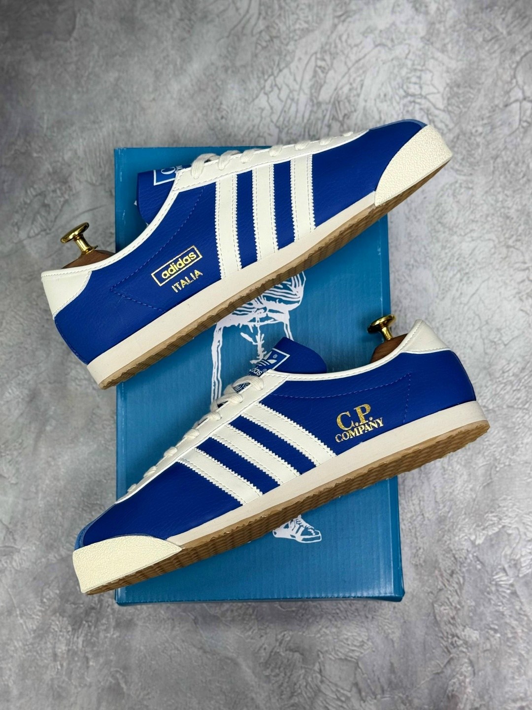 кроссовки x c. p. company italia spzl collegiate royal adidas синий,кроссовки адидас драгон,кроссовки adidas,кроссовки,кроссовки adidas original