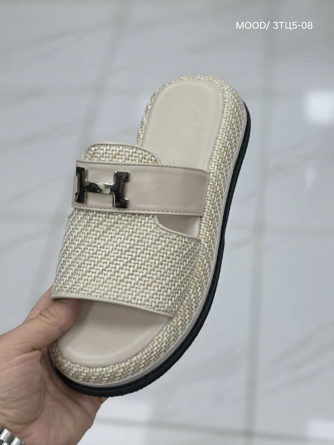 ,шлепанцы женские,модные тапочки,сандалии модные,женские шлепки