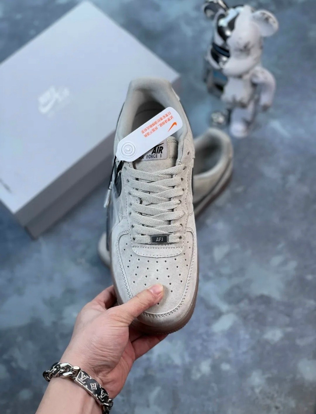 кросcовки nike air force 1,nike air force 1,nike air force 1 low suede grey,nike reigning champ air force 1 low,nike reigning champ air force 1 low lv8 light grey