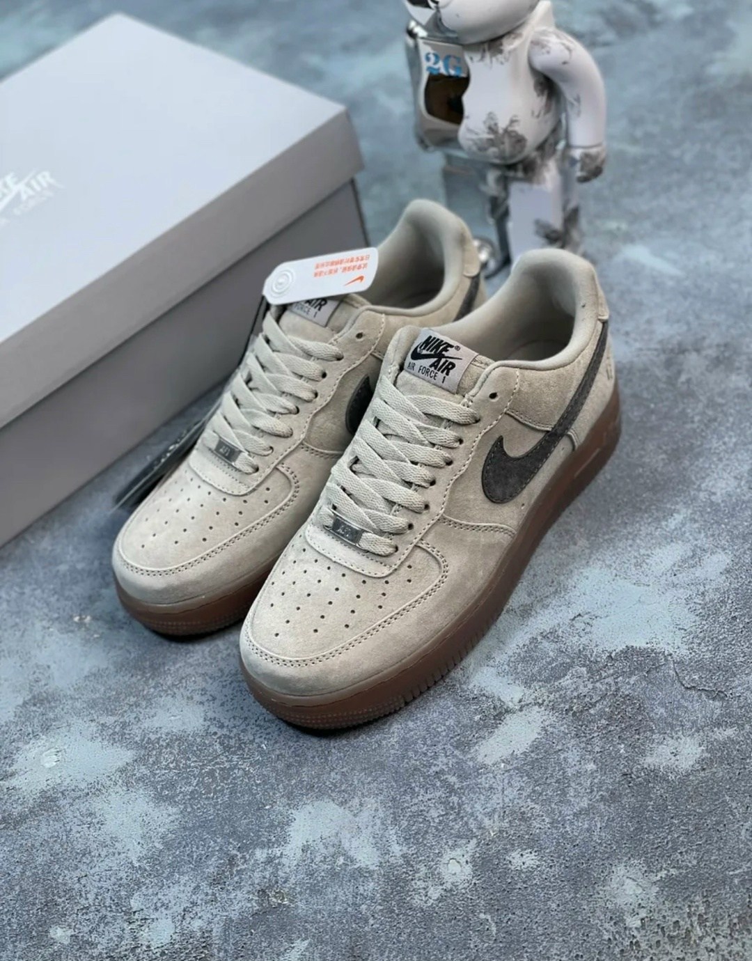 кросcовки nike air force 1,nike air force 1,nike air force 1 low suede grey,nike reigning champ air force 1 low,nike reigning champ air force 1 low lv8 light grey
