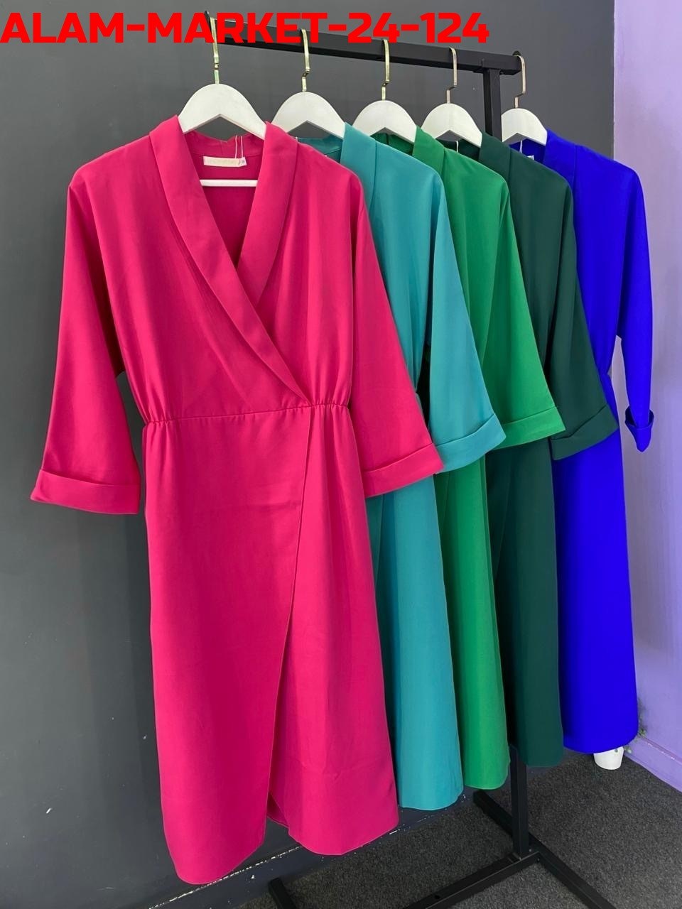 платье с поясом,платье женское зеленое,элегантное платье,стильное платье,модное платье