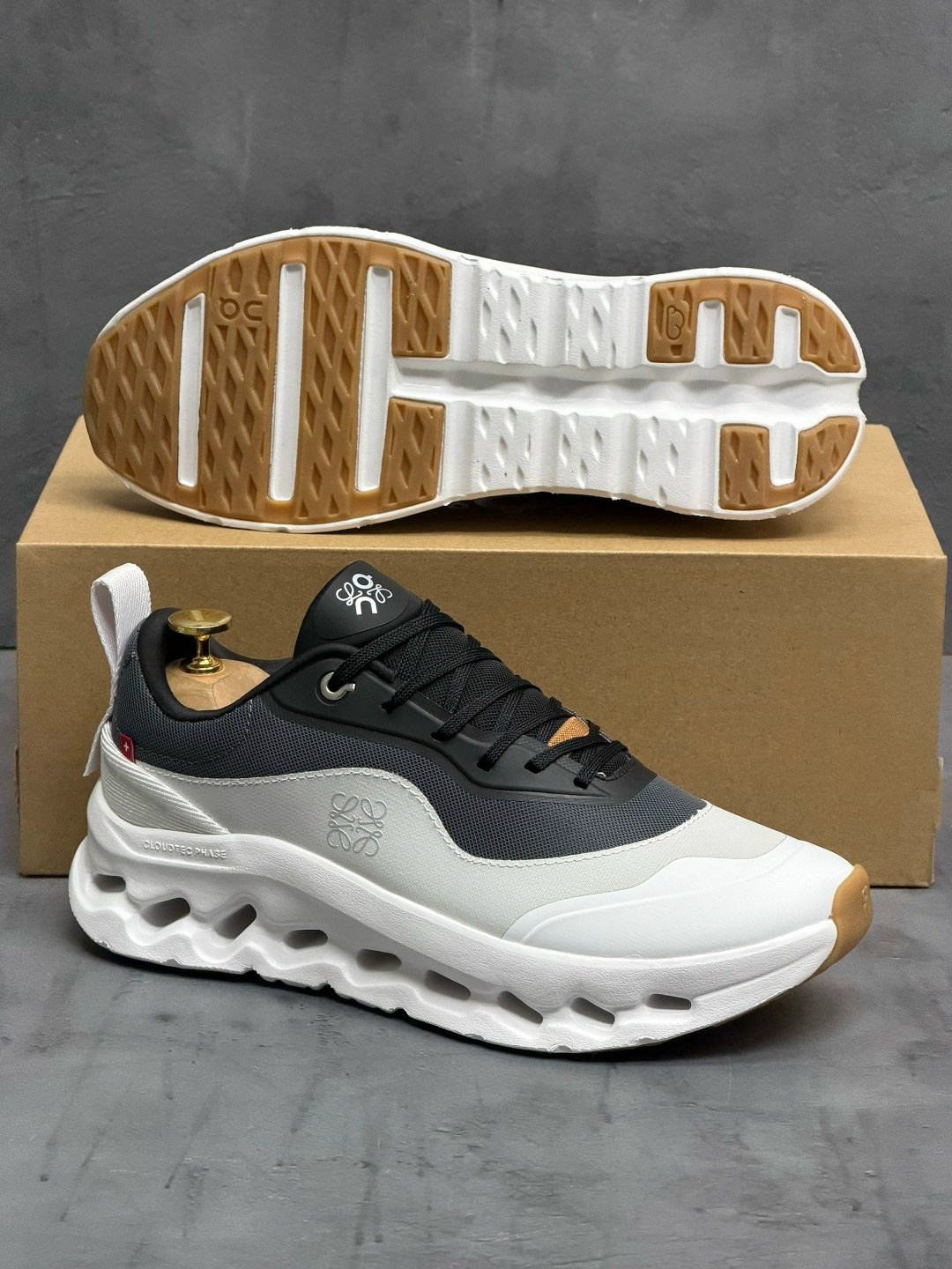 кроссовки cloudtilt 2. 0 из коллаборации с loewe on running серый,кроссовки loewe,кроссовки cloudtilt 2 tan white gum из коллаборации с loewe on running,on cloud x loewe 9848 повседневные кроссовки,on