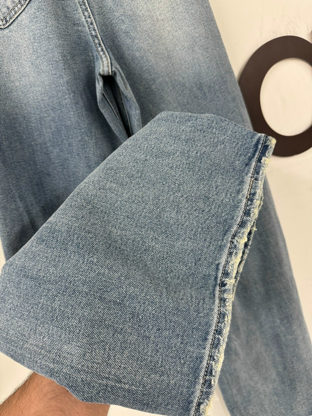 джинсы широкие рваные,miu miu джинсы,джинсы широкие,женские джинсы,джинсы