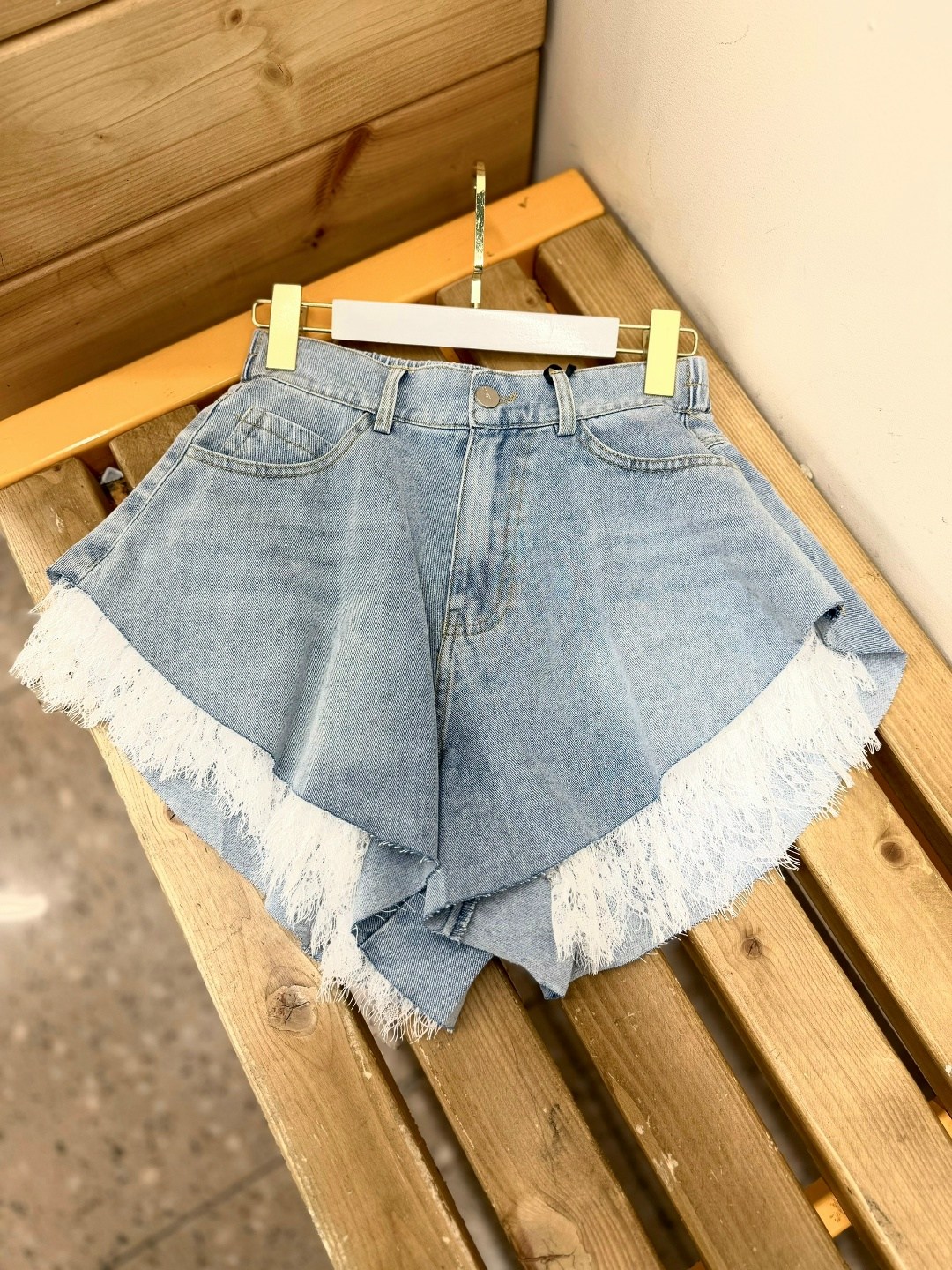 шорты женские джинсовые,джинсовые шорты,голубые джинсовые шорты женские,женские джинсовые шорты с высокой талией,джинсовые шорты с бахромой