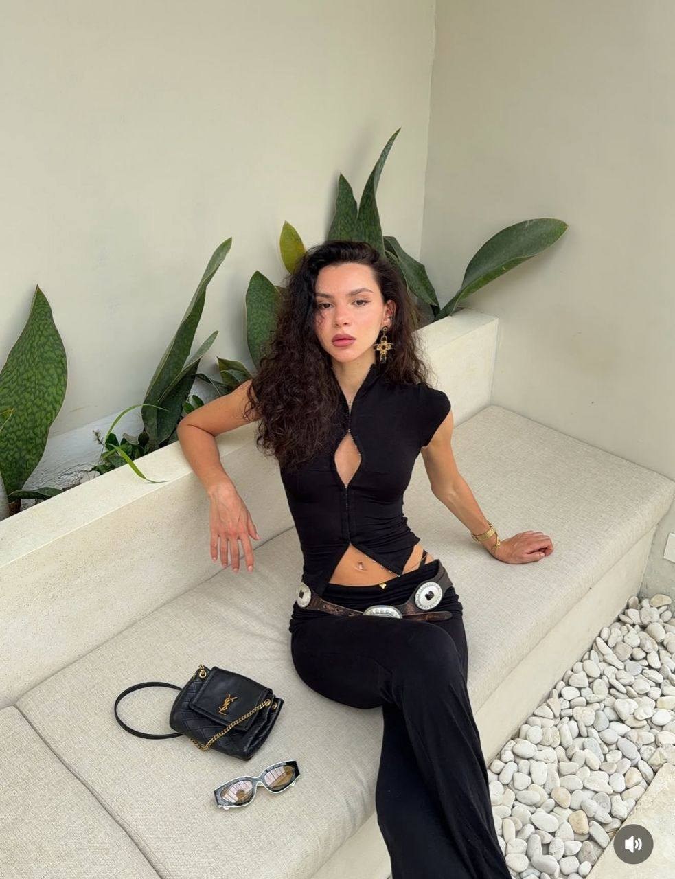 девушка,модные женские костюмы,женские брючные костюмы,женские костюмы,белые костюмы