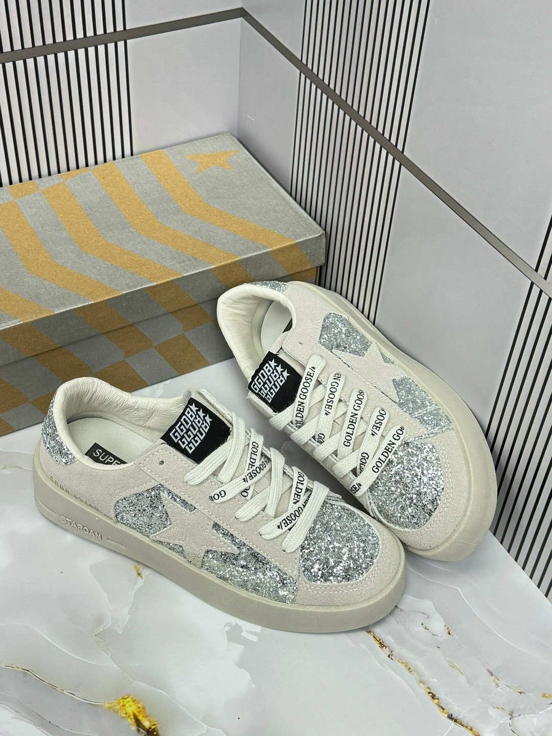 ,golden goose кеды hi star с блестками белый,golden goose hi star glitter sneakers,golden goose silver glitter hi star sneakers,кеды golden goose женские