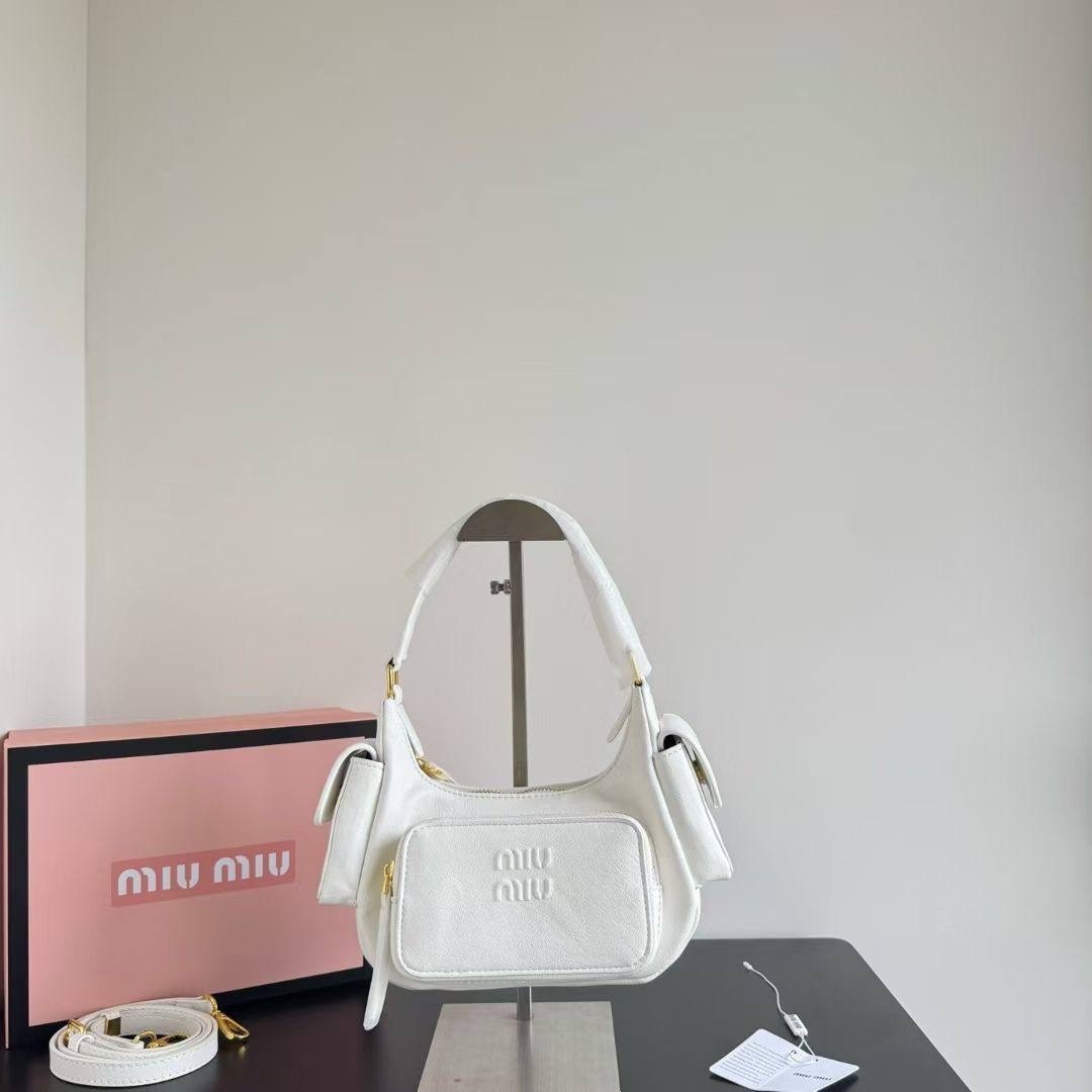 miu miu сумка на плечо,miu miu сумка,сумка женская miu miu,сумка miumiu,сумка