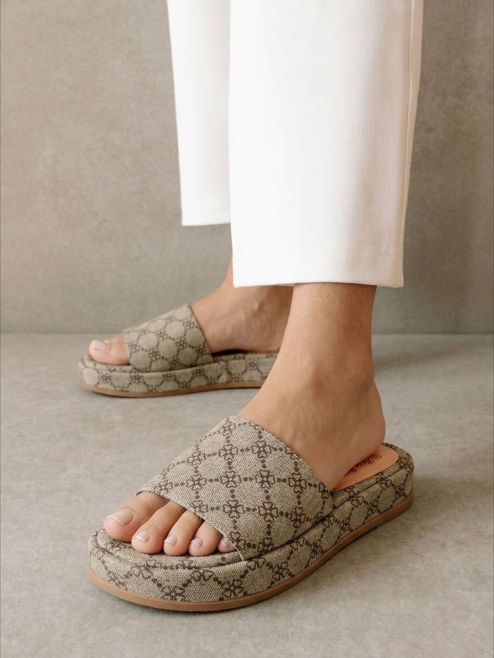 шлепки гуччи женские оригинал,сабо гуччи женские,шлепанцы гуччи женские на платформе,шлепанцы gucci,модные тапочки