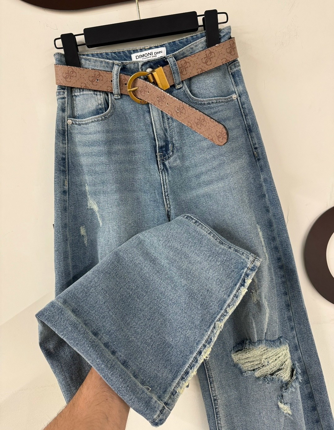 джинсы широкие рваные,miu miu джинсы,джинсы широкие,женские джинсы,джинсы