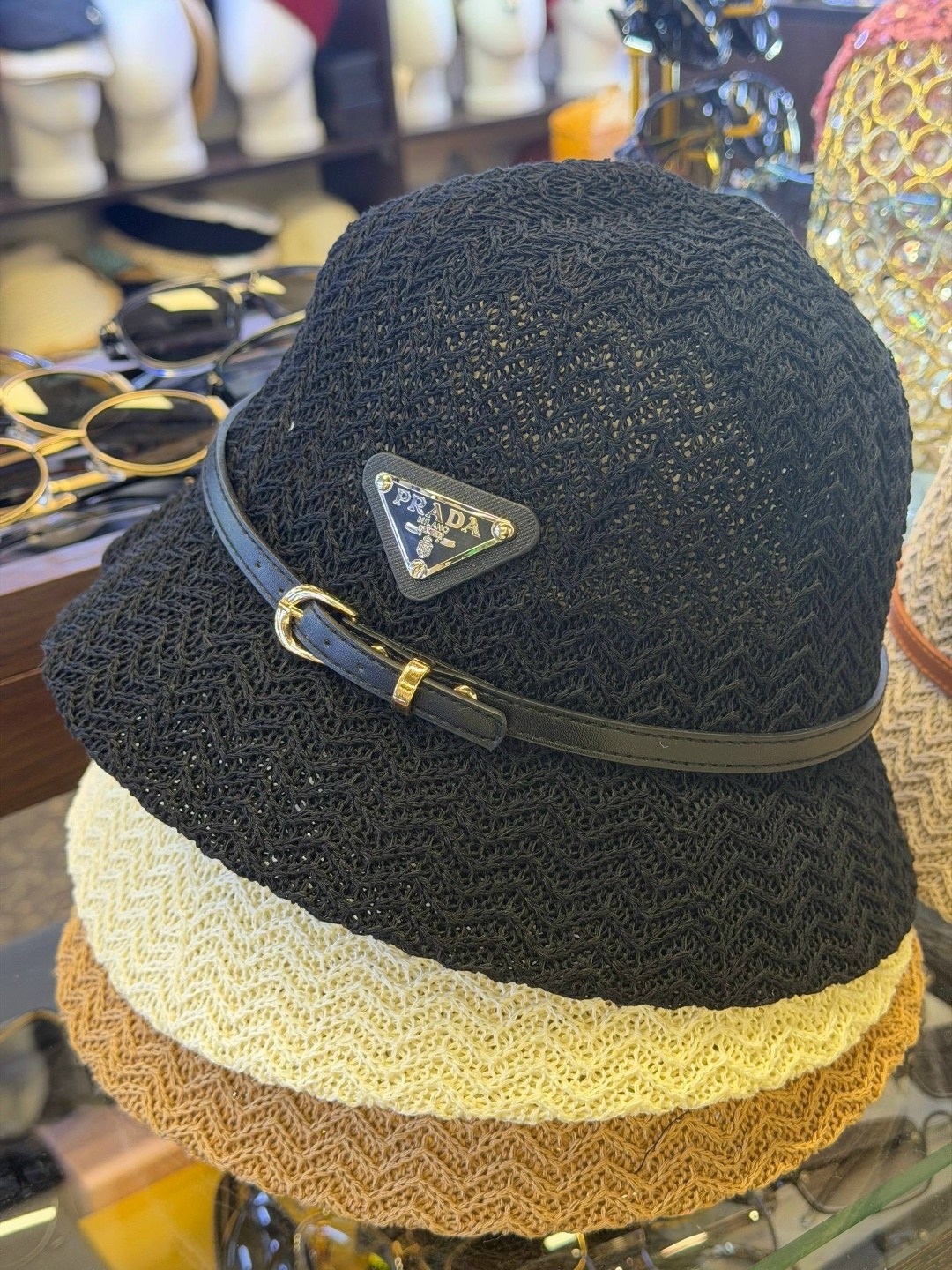 модная шляпка,модные головные уборы,стильная одежда,модная шапка,девушка