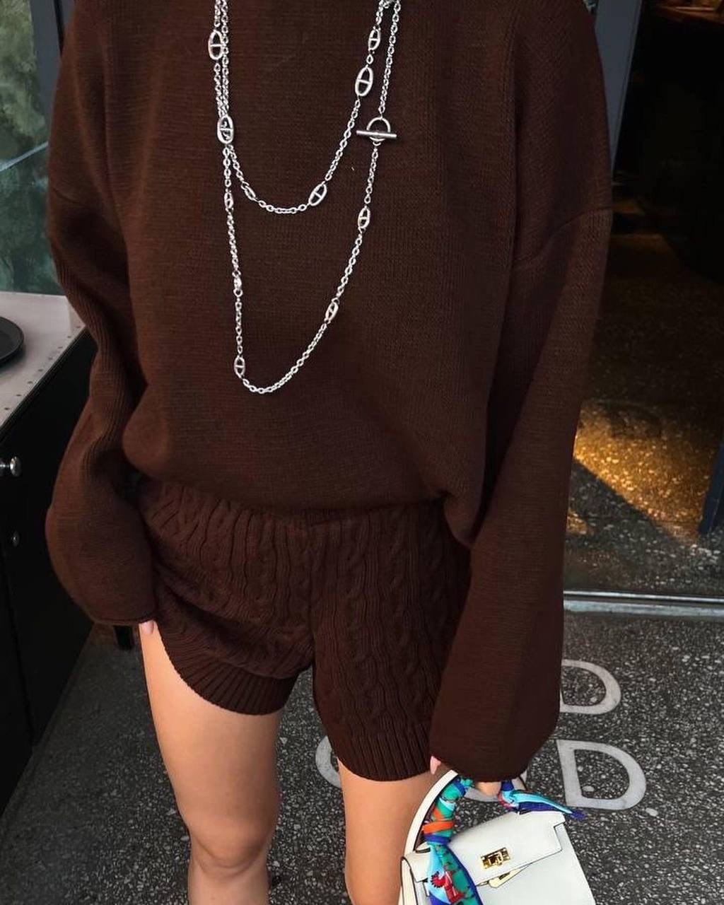свитер и шорты вязаные,шорты вязаные,модные образы,вязаные костюмы,свитера вязаные