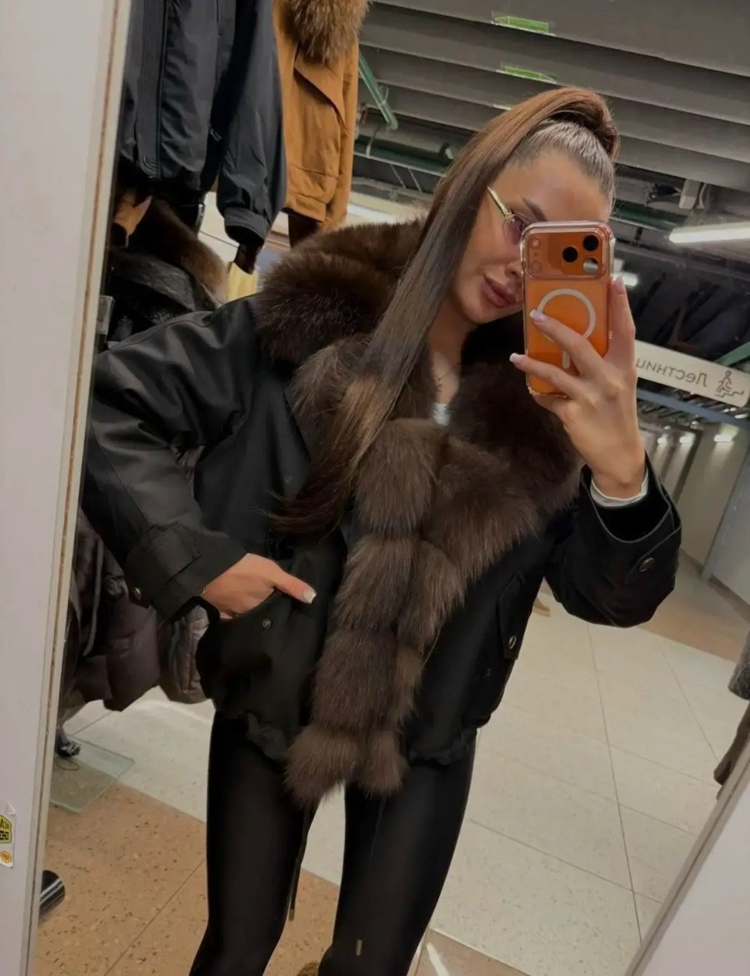 куртка - пуховик с мехом песца city furs,куртка с натуральным мехом,коричневая укороченная парка с меховым воротником,женский пуховик,пуховик с мехом