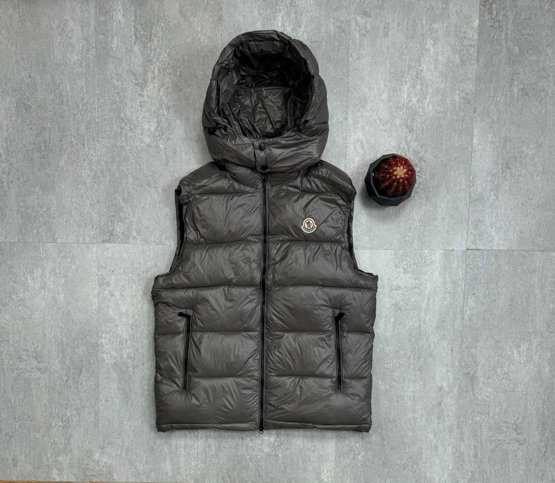 жилетка moncler,жилет монклер мужской,жилет moncler,жилетка moncler черная утепленная c капюшоном,жилетка монклер