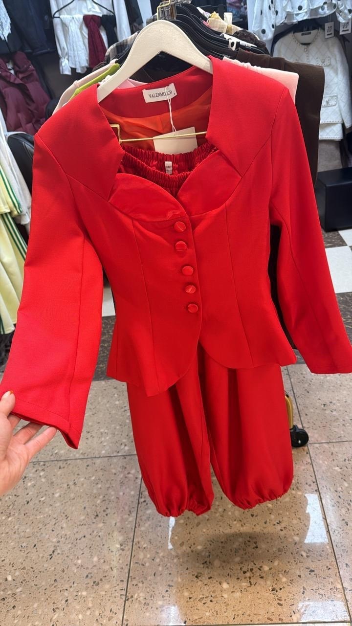 женский брючный костюм,жакет с баской,костюм женский,костюм брючный тройка,женский брючный костюм черного цвета