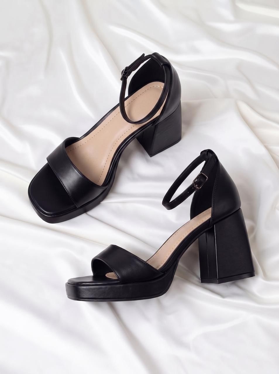 женские босоножки,белые босоножки с закрытой пяткой,босоножки на каблуках,босоножки на каблуке белые,стильные босоножки