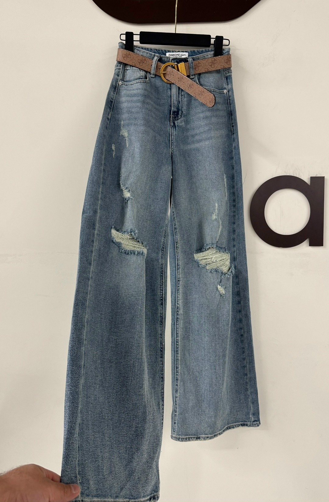 джинсы широкие рваные,miu miu джинсы,джинсы широкие,женские джинсы,джинсы