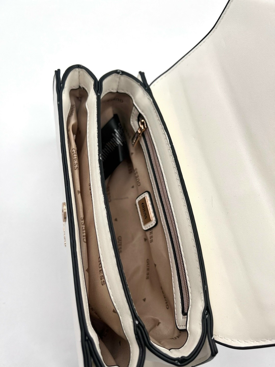 сумка guess белая,сумка женская guess,сумка guess,сумка на плечо guess,сумка guess кросс боди