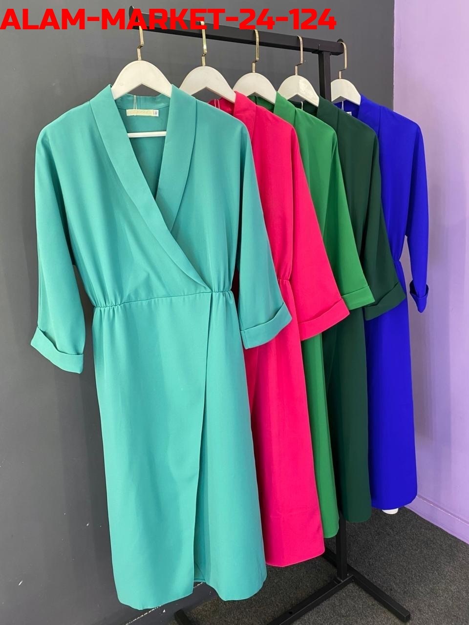 платье с поясом,платье женское зеленое,элегантное платье,стильное платье,модное платье