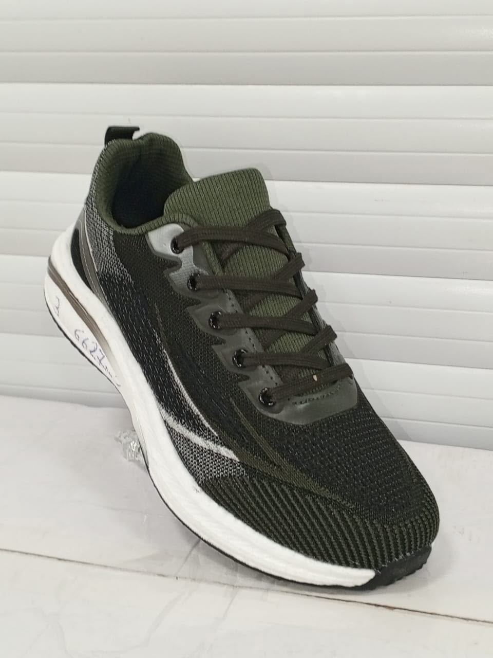 мужские кроссовки,кроссовки,кроссовка мужской,спортивные кроссовки,повседневные кроссовки