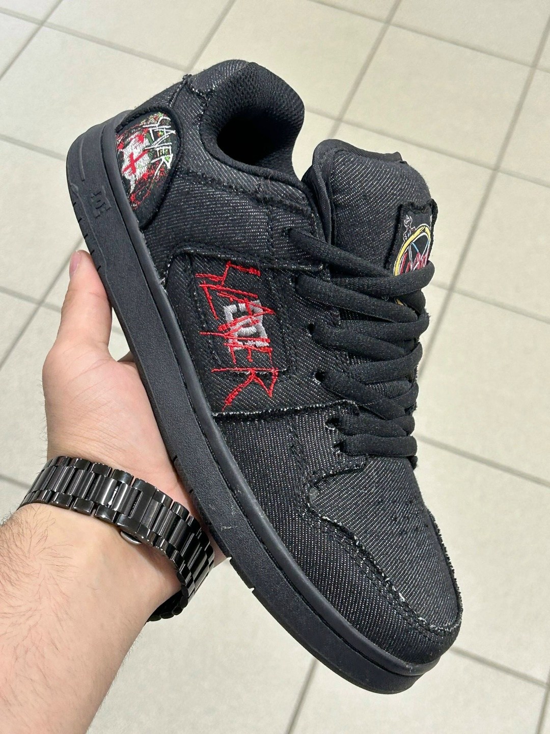кроссовки slayer,кроссовки slayer court graffik dc shoes,кроссовки dc shoes court graffik,кроссовки dc slayer court graffik,dc x slayer ct graffik shoes black black red