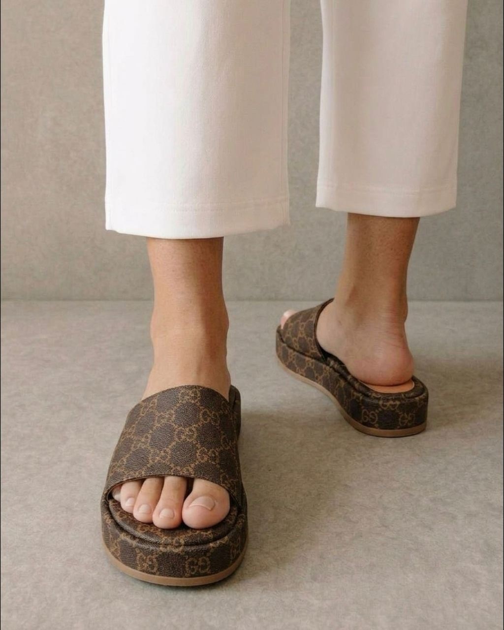 шлепки гуччи женские оригинал,сабо гуччи женские,шлепанцы гуччи женские на платформе,шлепанцы gucci,модные тапочки
