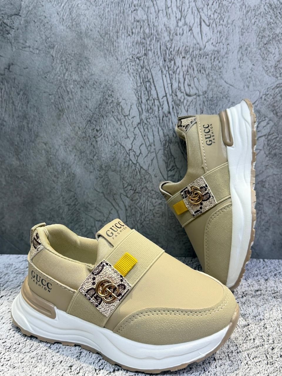 ,женские кроссовки,кроссовки модные,стильные кроссовки,бежевые кроссовки