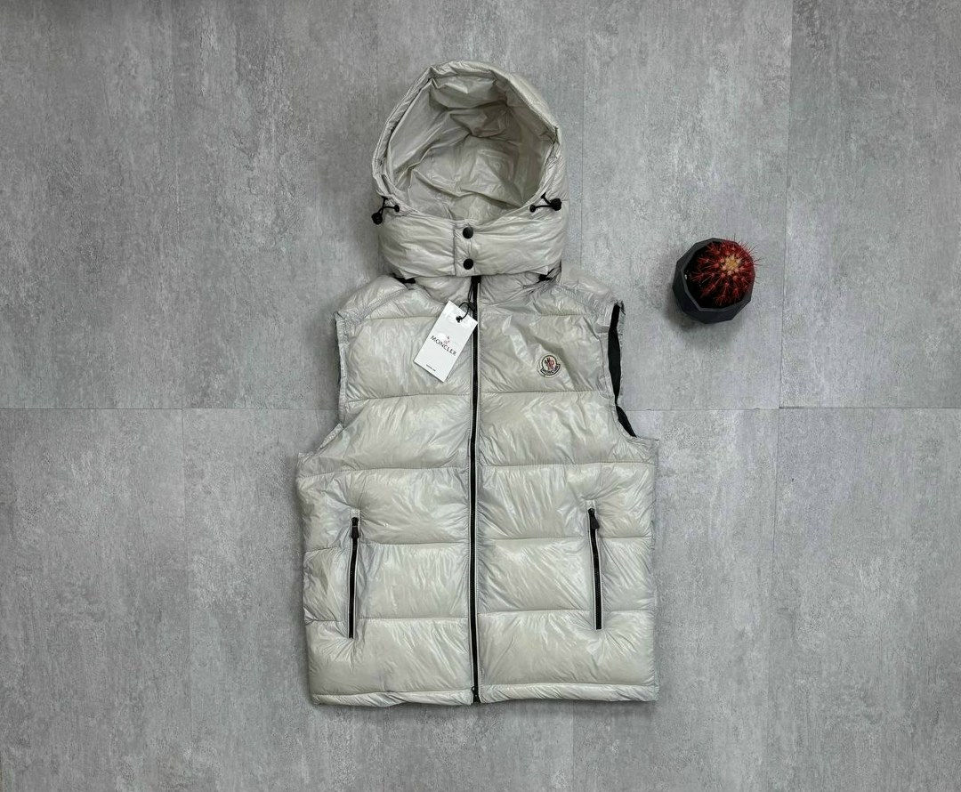 жилетка moncler,жилет монклер мужской,жилет moncler,жилетка moncler черная утепленная c капюшоном,жилетка монклер