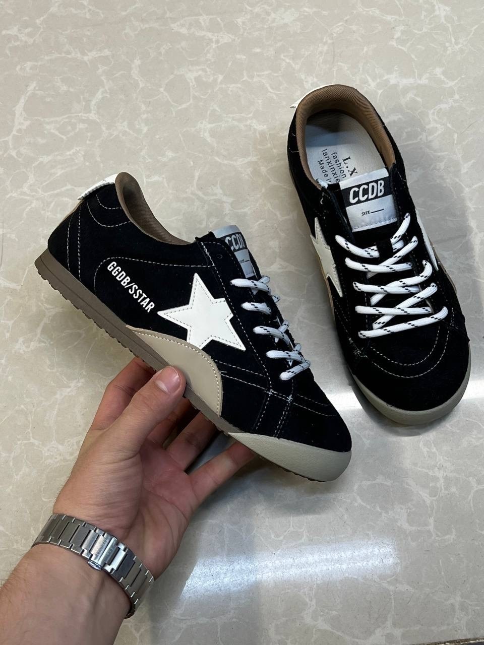 golden goose кроссовки super-star коричневый,коричневые кроссовки ball star golden goose anthracite silver,мужские замшевые низкие кроссовки с вышитыми звездами superstar golden goose коричневый,кросс