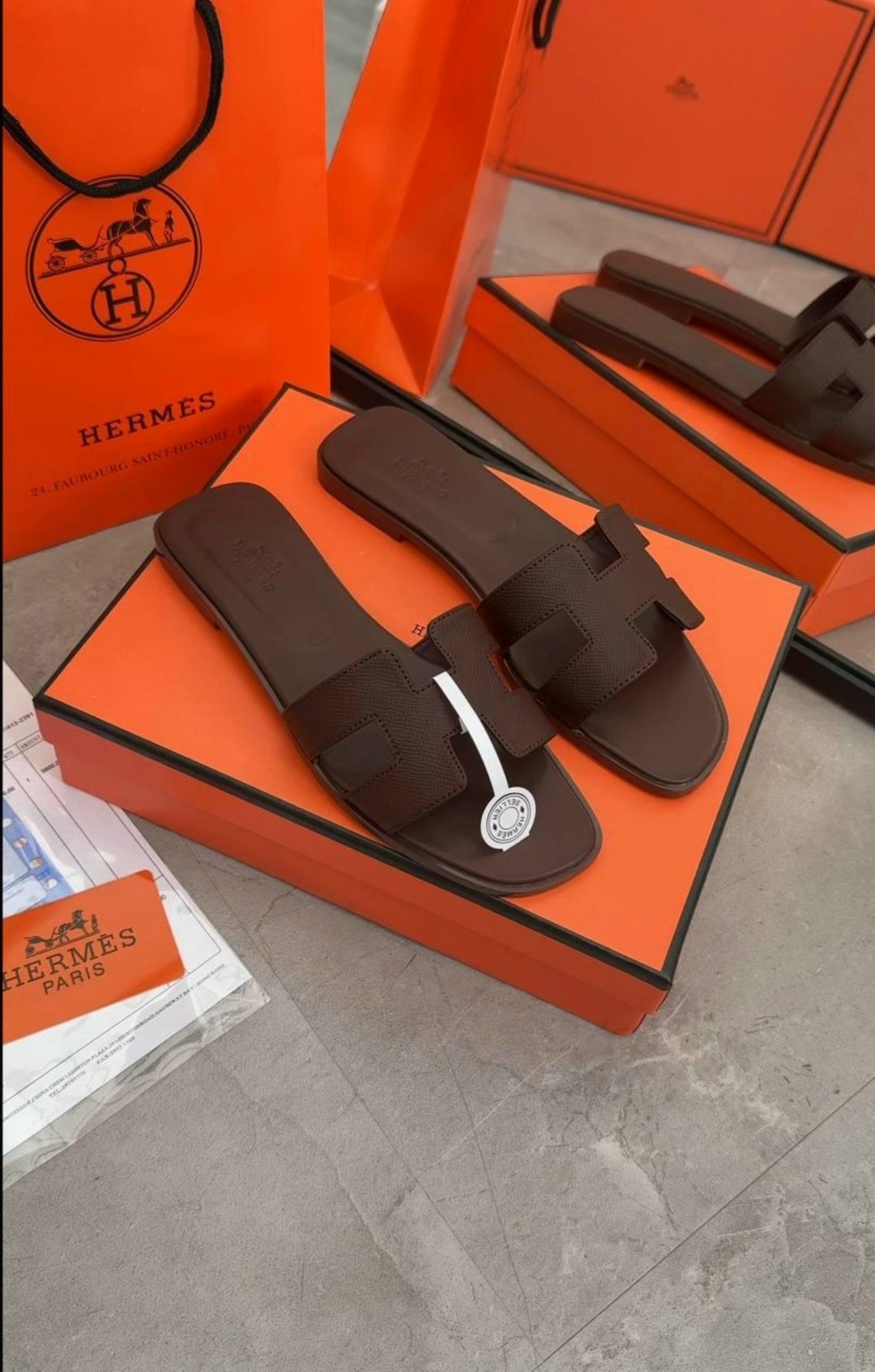 шлёпанцы hermes,шлепки hermes oran,шлепки эрмес оран,шлепки гермес оригинал,женские кожаные шлепки hermes oran коричневые