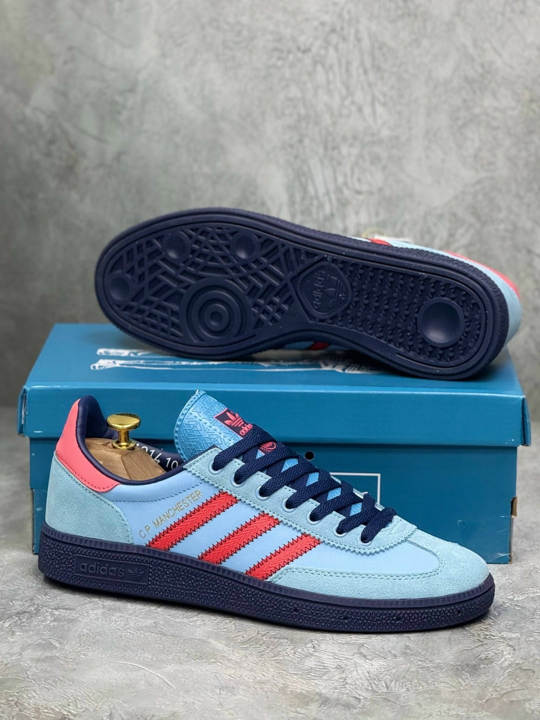 кроссовки adidas manchester spezial x c.p. company,кроссовки spezial c p company manchester adidas,кроссовки c.p. company x adidas manchester blue,кеды кроссовки adidas spezial c p company manchester,
