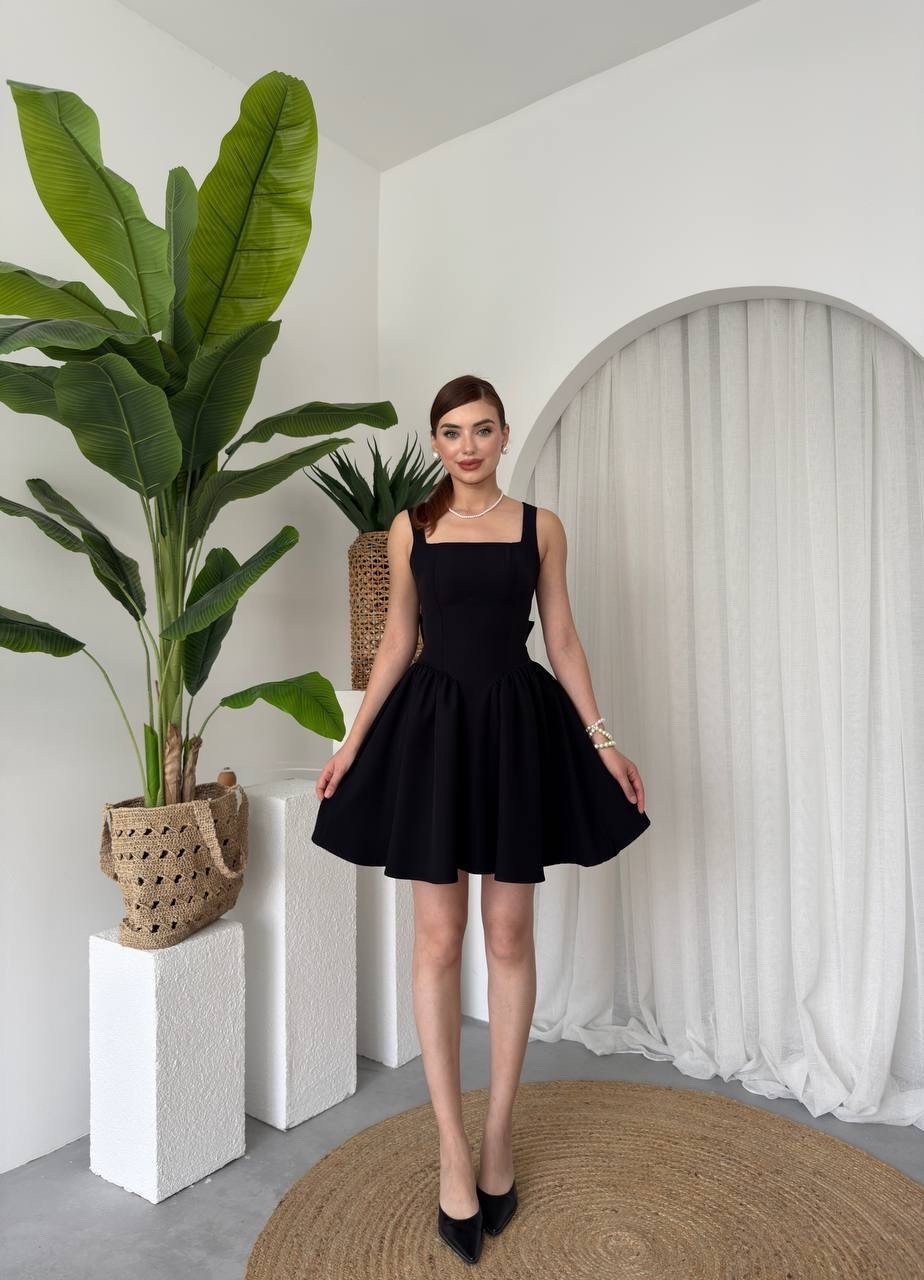 платье с квадратным вырезом,мини платье,платье платье,черное платье,платье короткое нарядное