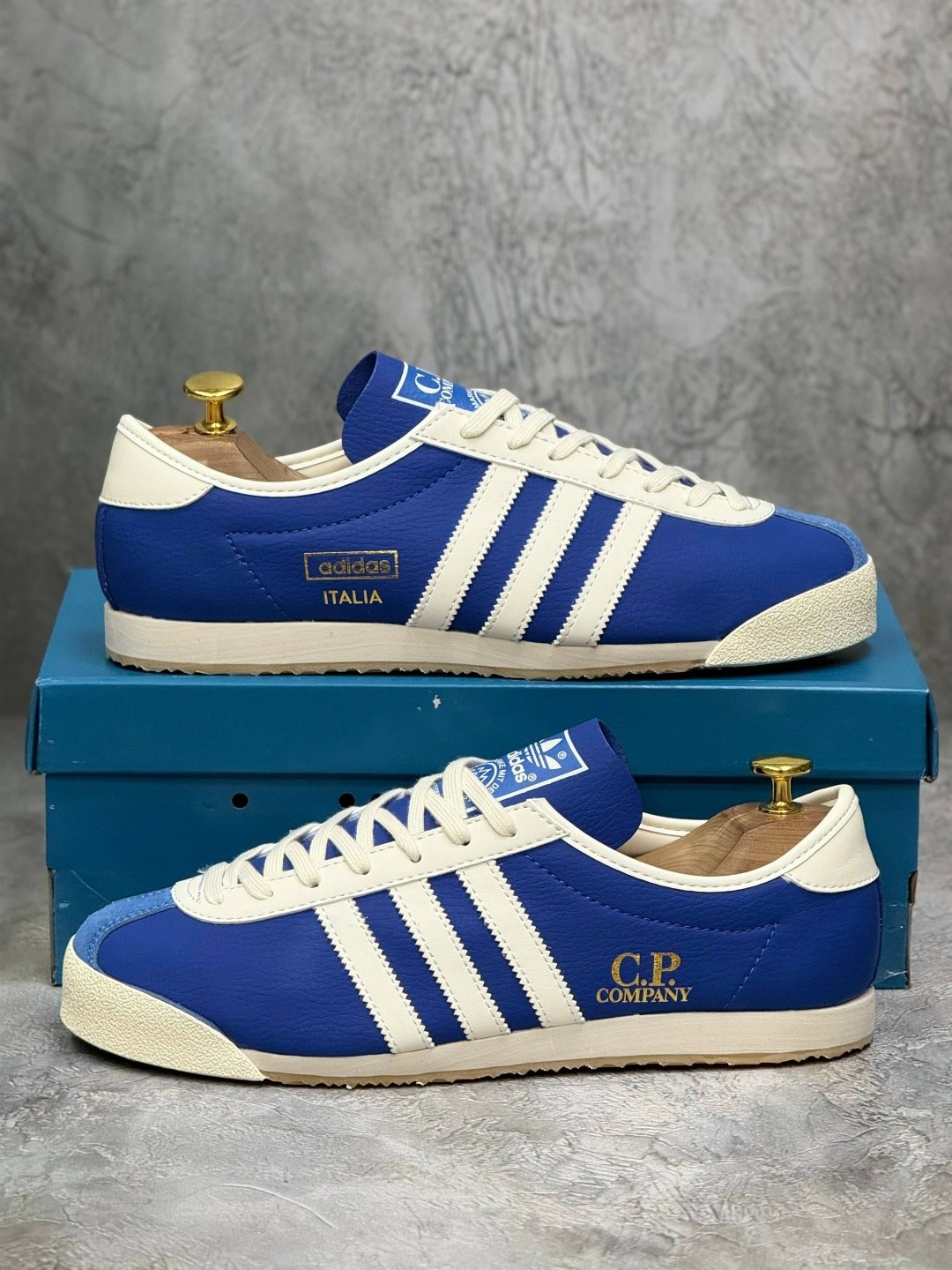 кроссовки x c. p. company italia spzl collegiate royal adidas синий,кроссовки адидас драгон,кроссовки adidas,кроссовки,кроссовки adidas original