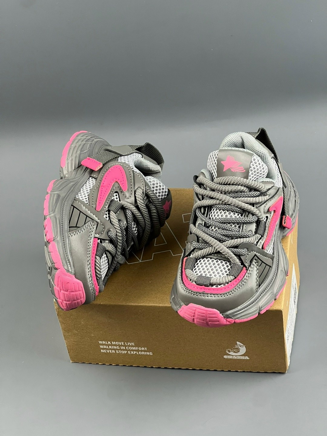 женские кроссовки balenciaga,женские кроссовки balenciaga 3xl серебристые с розовым,женские кроссовки balenciaga 3xl серебристые с розовым lm-18153,кроссовки женские,balenciaga кроссовки