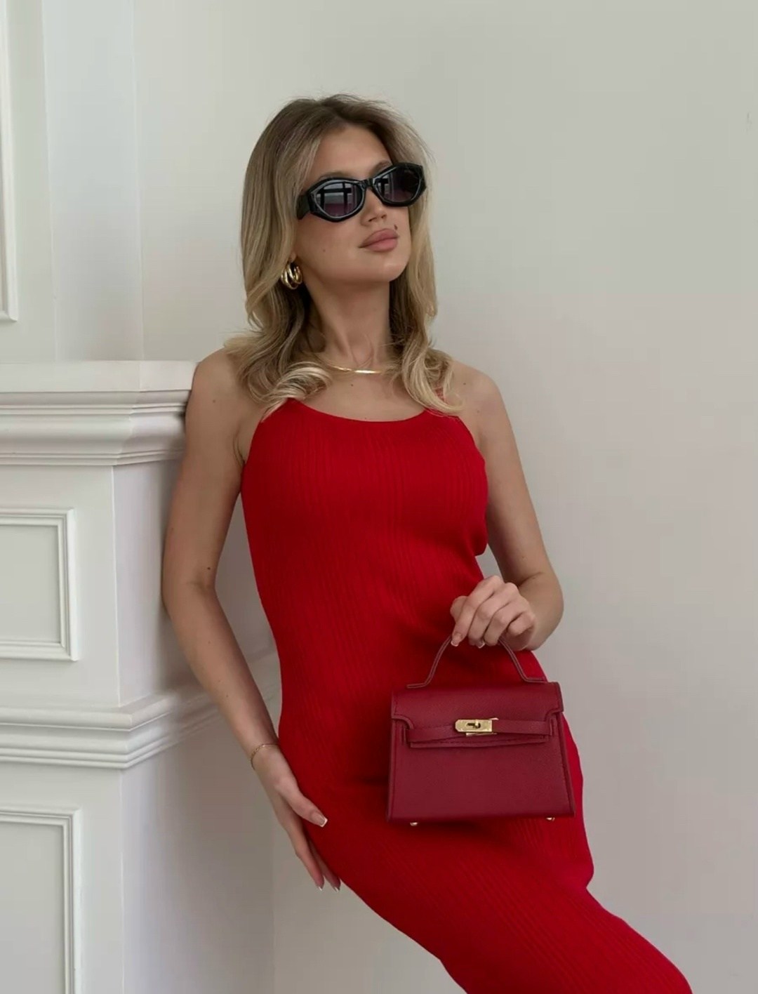 приталенное платье,трикотажное платье,платье миди,платье черное,женская платье