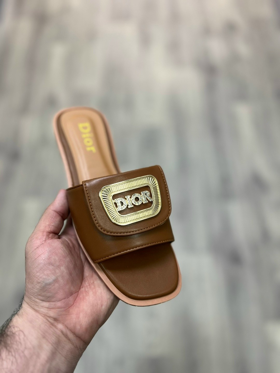 шлепанцы женские,шлепки кристиан диор женские,модные шлепанцы,шлепки диор,