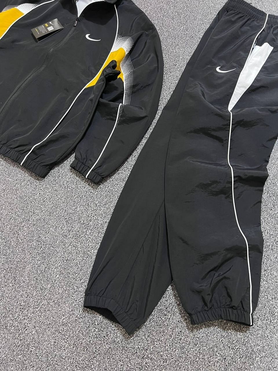 костюм спортивный nike sportswear woven suit basic bv3030-010,спортивный костюм nike,спортивный костюм плащевка nike,мужской спортивный костюм nike,костюм спортивный новый nike