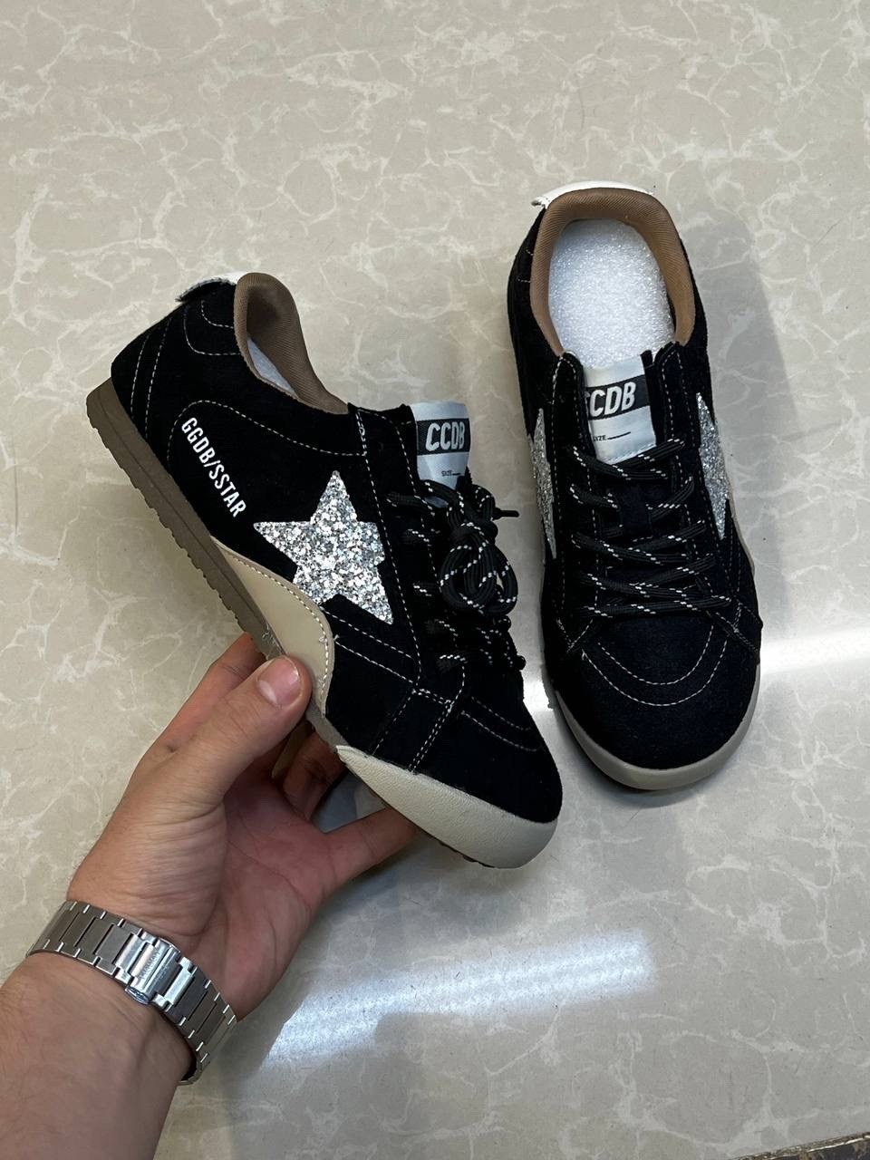 golden goose кроссовки super-star коричневый,коричневые кроссовки ball star golden goose anthracite silver,мужские замшевые низкие кроссовки с вышитыми звездами superstar golden goose коричневый,кросс