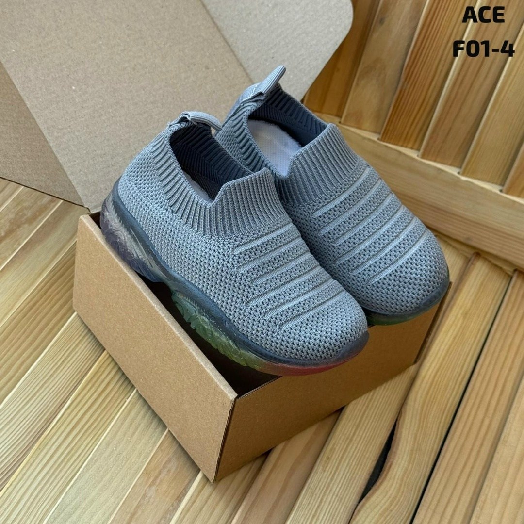 ,детские кроссовки,кроссовки модные детские,кроссовки для малыша,спортивная