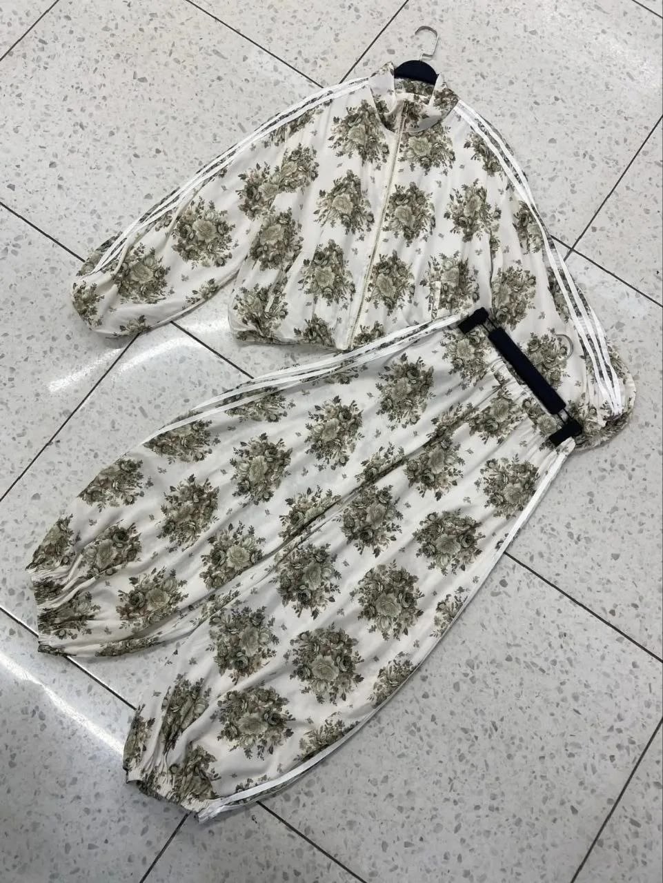 спортивные костюмы,комплект костюм,женские костюмы,стильные женские костюмы,костюм с принтом